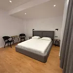 Hotel Vironas 3*