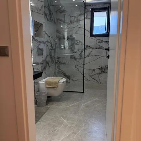 Vironas Hotel Himarë