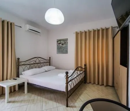 Hotel Vironas 3*