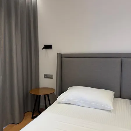 Hotel Vironas 3*