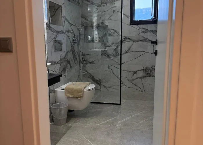 Vironas Otel Himarë